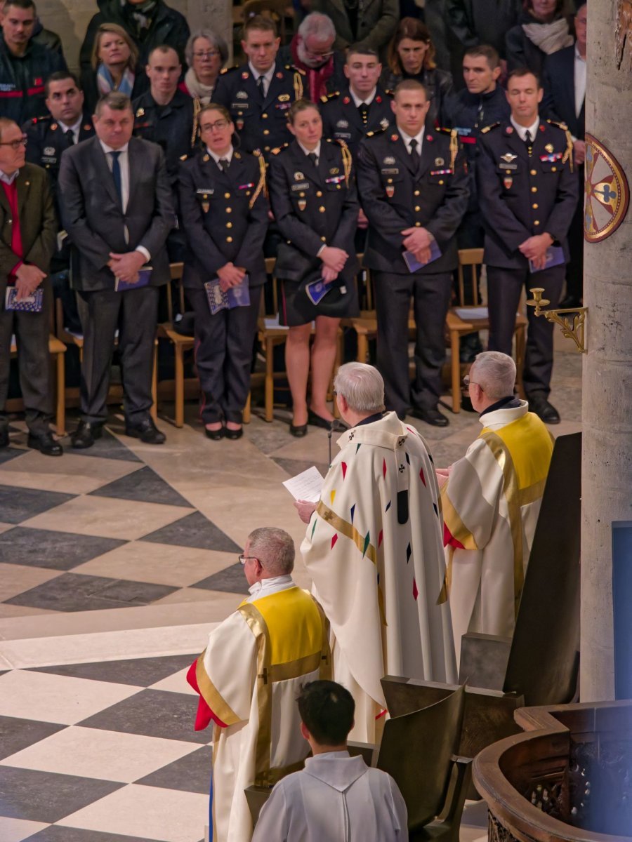 Messe en présence des Pompiers et des Compagnons. © Yannick Boschat / Diocèse de Paris.