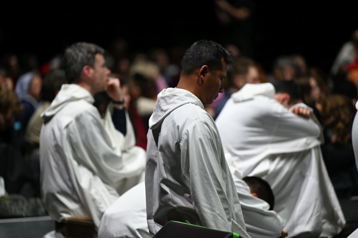 Prière du soir à l'Accor Arena à Bercy. © Marie-Christine Bertin / Diocèse de Paris.