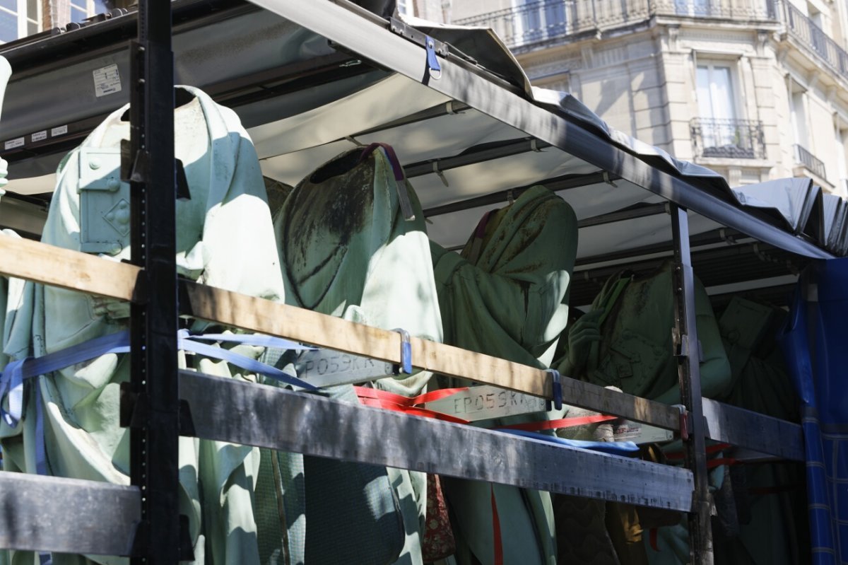 Dépose des 16 statues de la flèche de Notre-Dame de Paris. © Yannick Boschat / Diocèse de Paris.