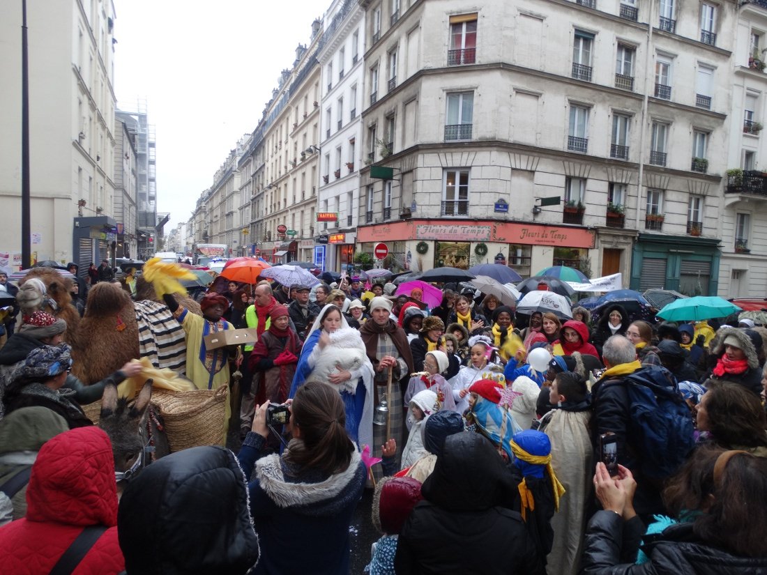 Défilé de Noël de la Mairie du 11e vers Saint-Joseph des Nations (11e). © Fabrice Garrido.