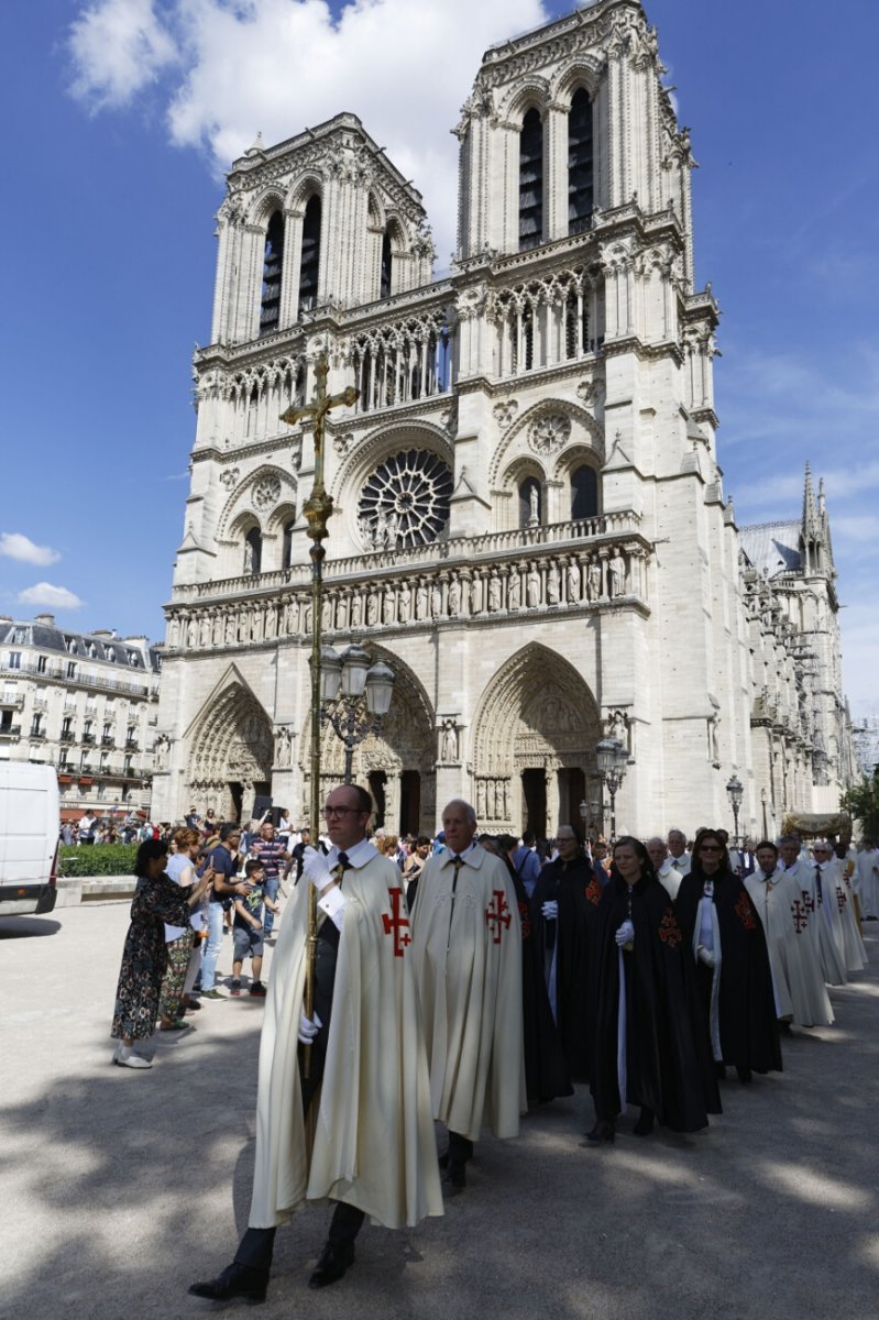 Procession à Notre-Dame de Paris. © Yannick Boschat / Diocèse de Paris.