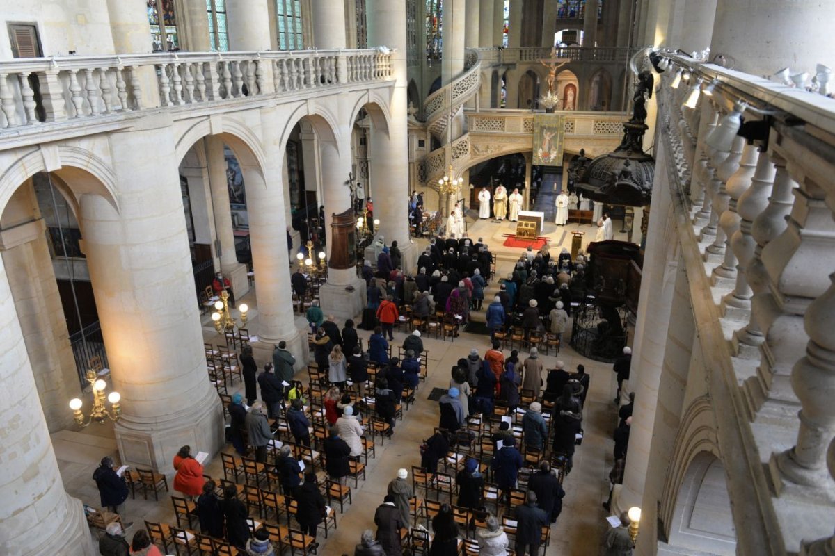 Messe solennelle, bénédiction de Paris et procession de la châsse de sainte (…). © Marie-Christine Bertin / Diocèse de Paris.