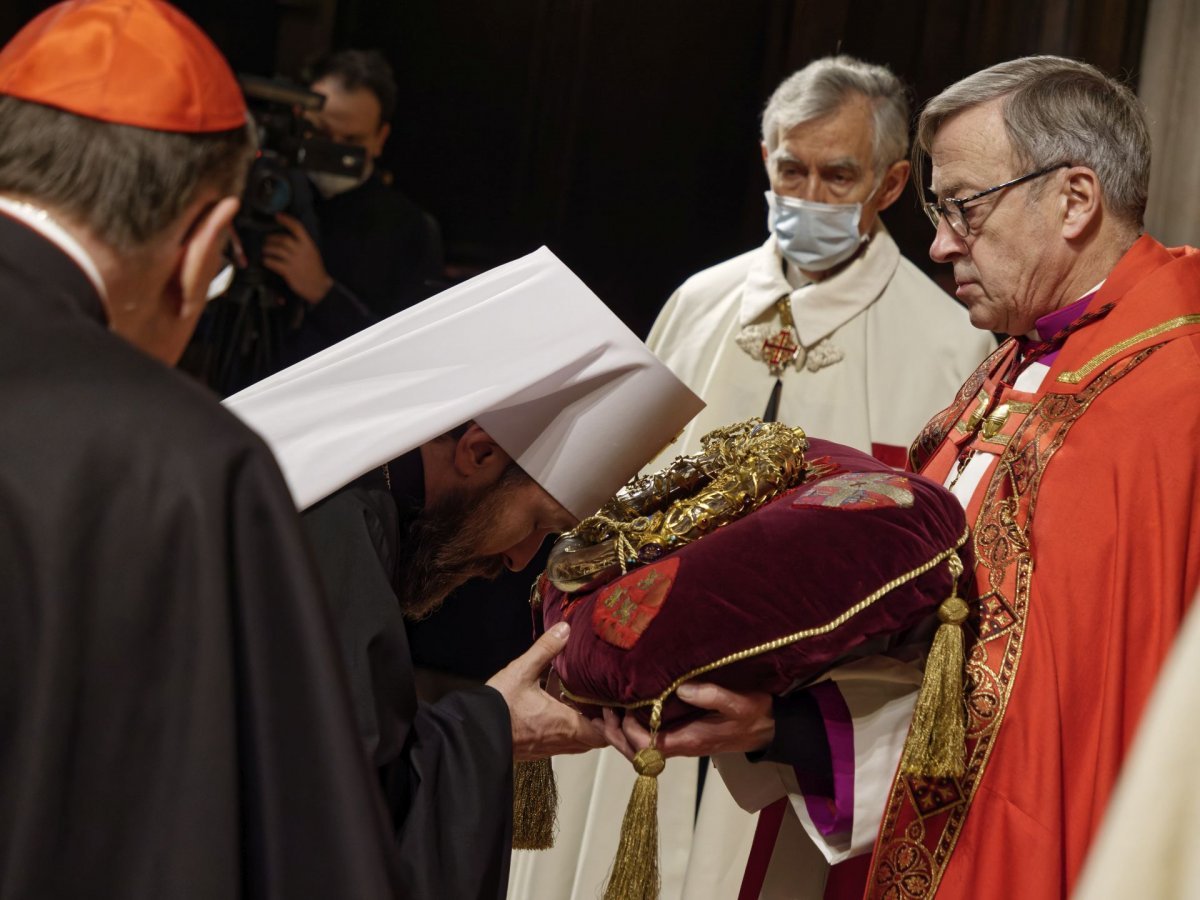 Ostention de la sainte couronne d'épines. © Yannick Boschat / Diocèse de Paris.