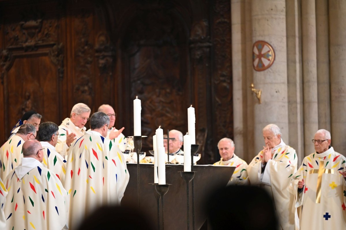 Messe de consécration de l'autel de Notre-Dame de Paris. © Marie-Christine Bertin / Diocèse de Paris.