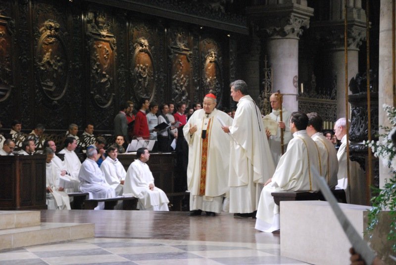 Le cardinal Vingt-Trois et le P.Benoist de Sinéty en fin de cérémonie. © Pierre-Louis Lensel / Diocèse de Paris 