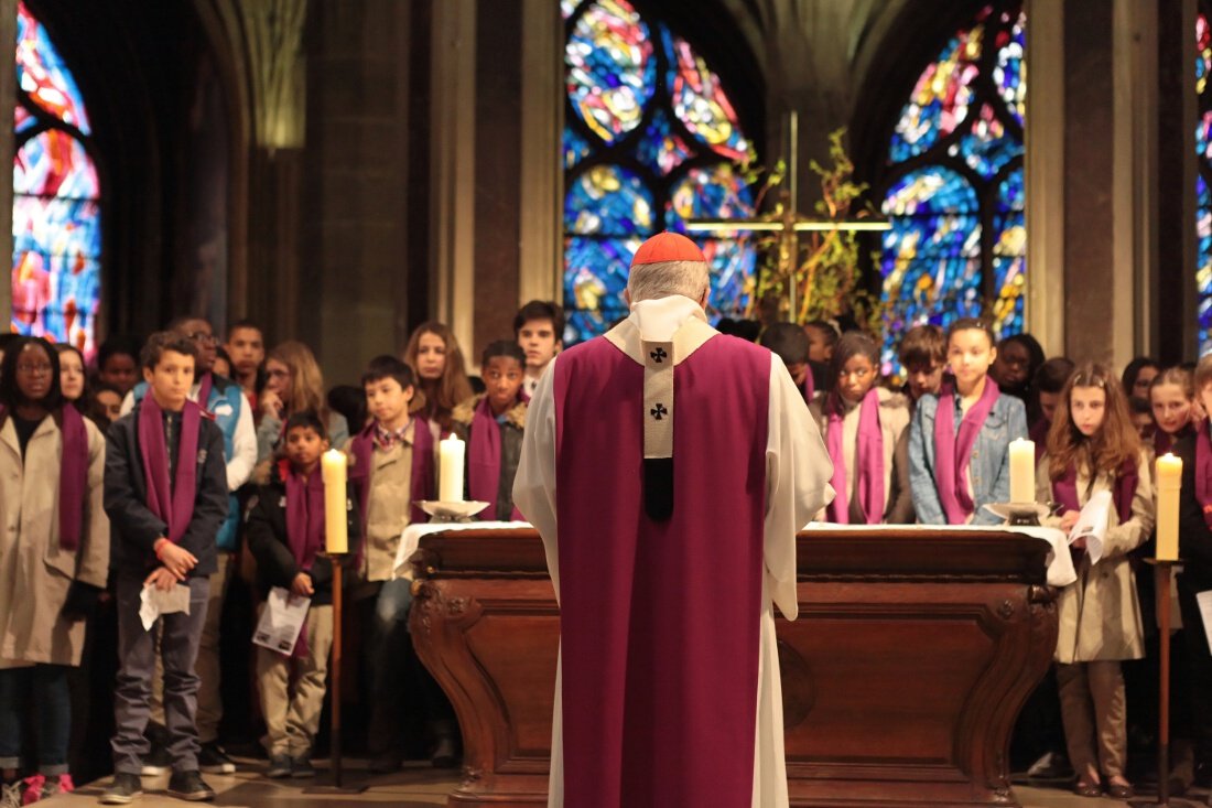 Proclamation du “Credo”. © Yannick Boschat / Diocèse de Paris.