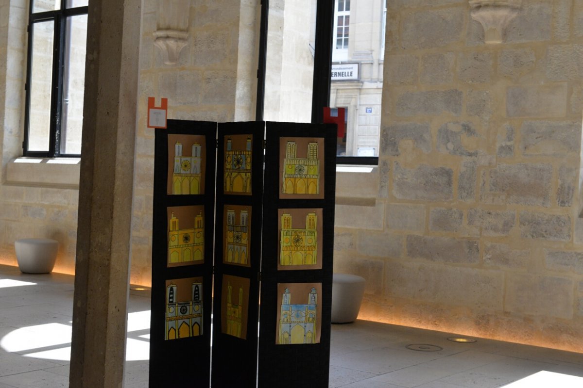 Exposition de dessins au Collège des Bernardins. © Marie-Christine Bertin / Diocèse de Paris.