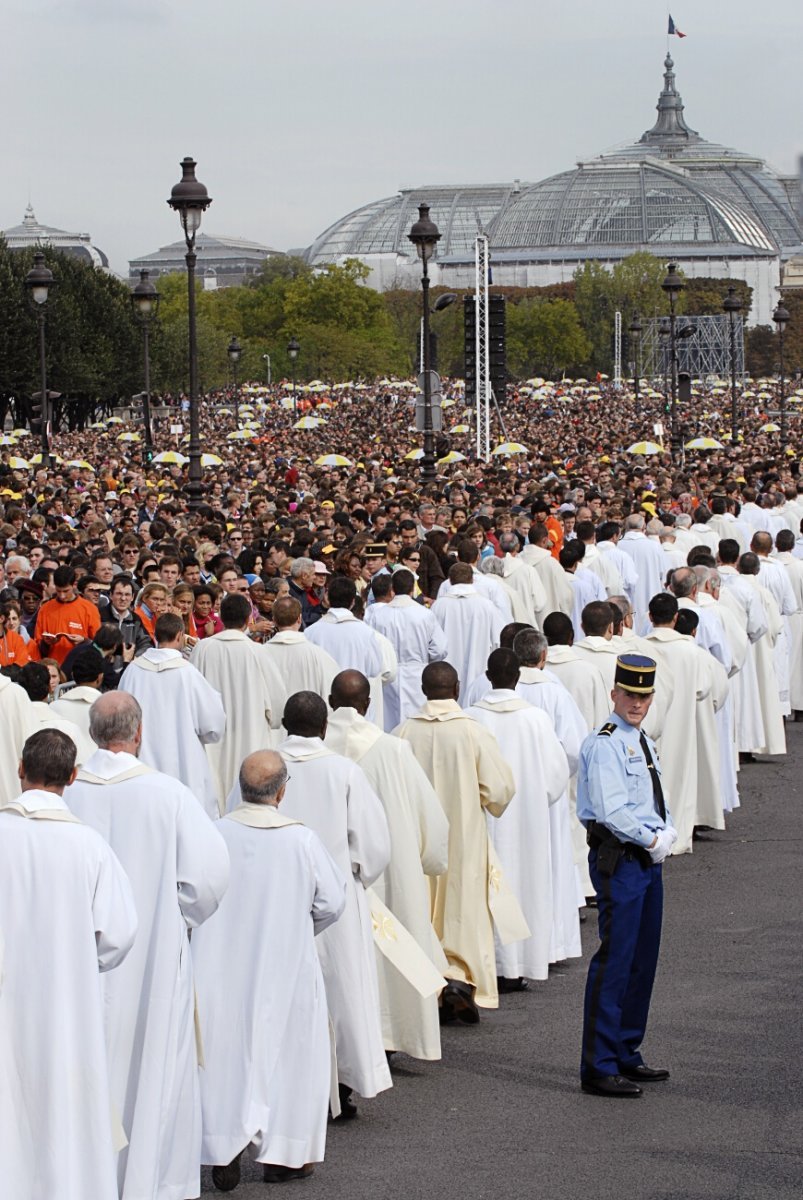 Messe sur l'esplanade des Invalides célébrée par Benoît XVI. Reproduction interdite. © CIRIC.