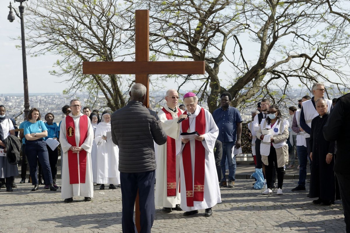 Chemin de croix de Montmartre 2022. 15 avril 2022 © Trung Hieu Do / Diocèse de Paris.