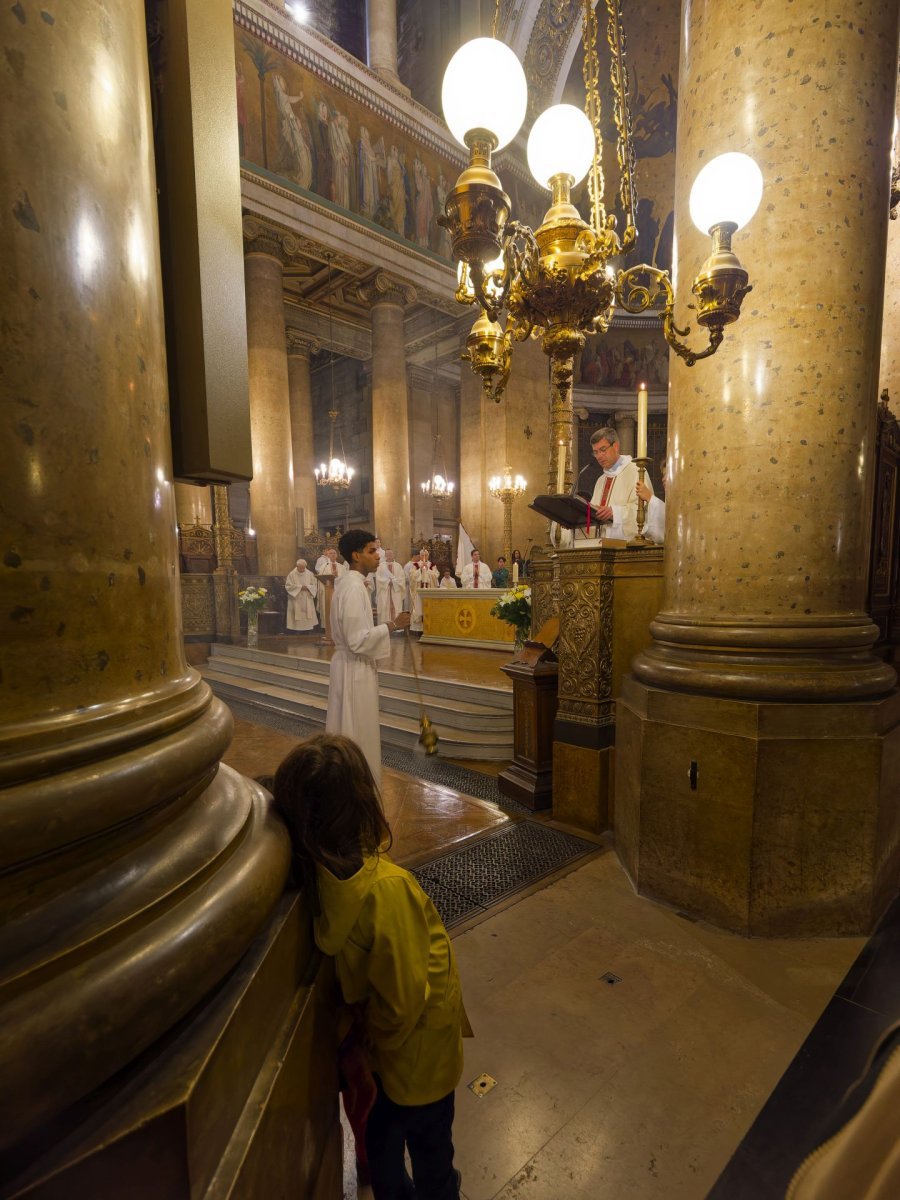 Messe pour le bicentenaire de la pose de la première pierre de l'église (…). © Yannick Boschat / Diocèse de Paris.