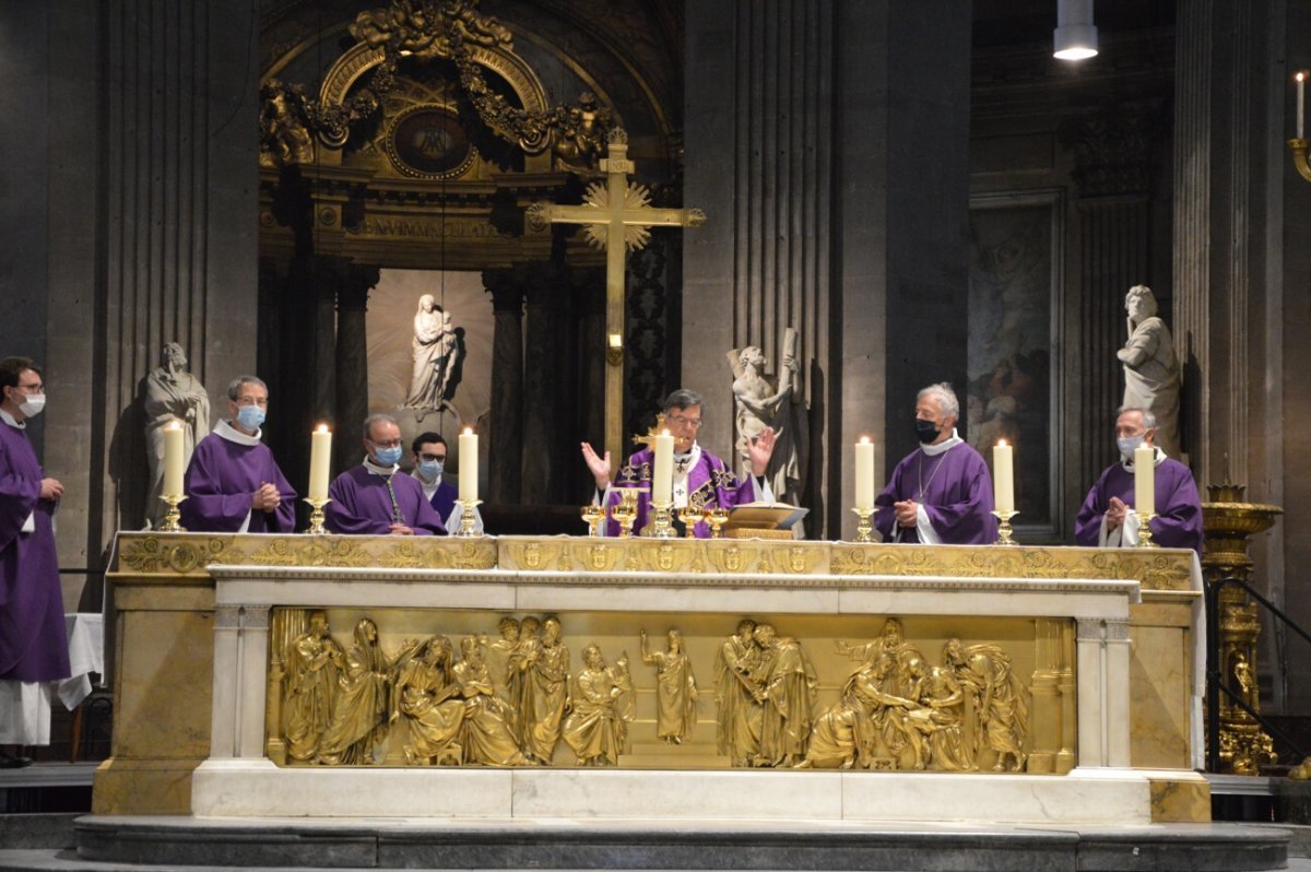 Messe suite à l'attentat à la basilique Notre-Dame de Nice. © Laurence Faure / Diocèse de Paris.