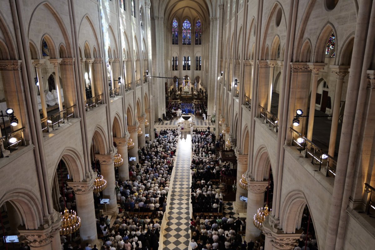 Prière des vêpres à Notre-Dame de Paris avec le Pape Léon XIV. © Yannick Boschat / Diocèse de Paris.