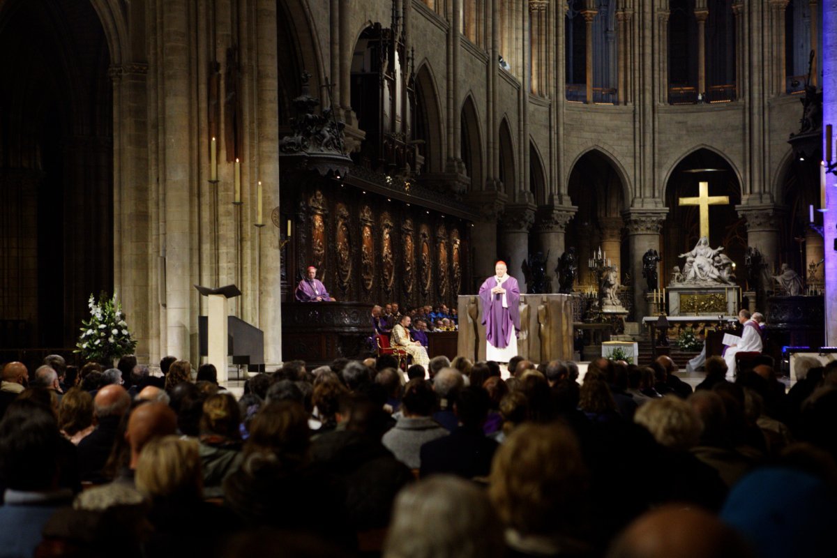 Messe à l'intention des victimes et de leurs proches et à (…). © Yannick Boschat / Diocèse de Paris.