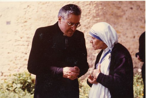 Rencontre avec Mère Teresa à Paray-le-Monial. En 1986. 