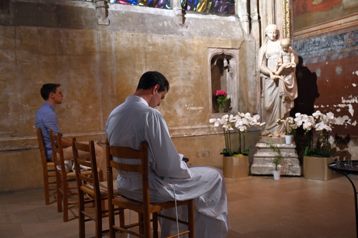 Ordinations diaconales en vue du sacerdoce à Saint-Séverin (5e). © Marie-Christine Bertin / Diocèse de Paris.