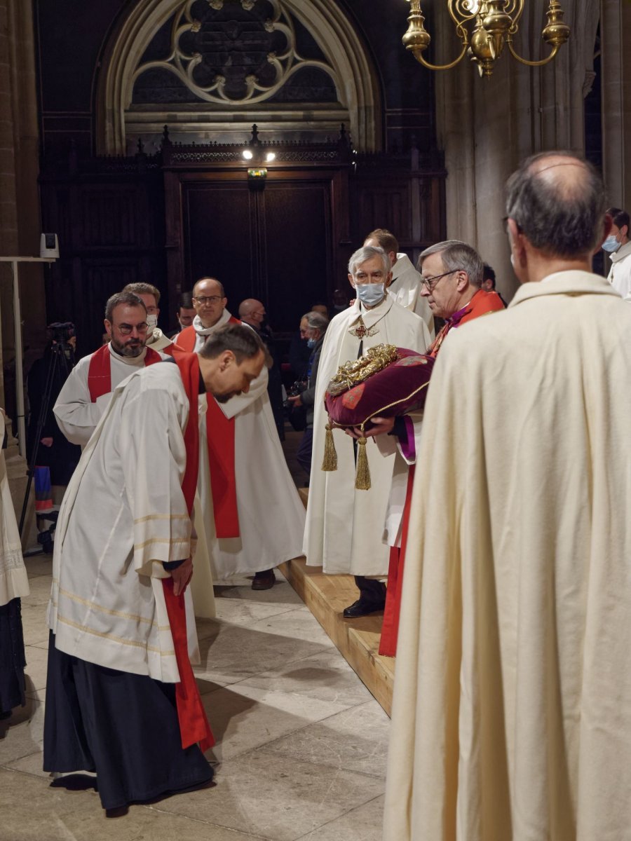 Ostention de la sainte couronne d'épines. © Yannick Boschat / Diocèse de Paris.