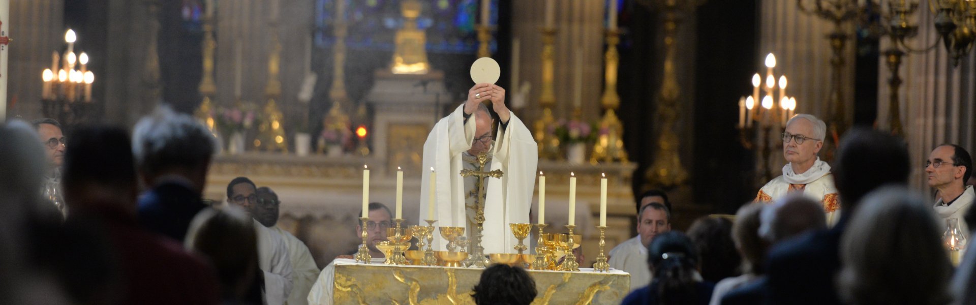 Célébration d'une messe. (c) Marie-Christine Bertin / Diocèse de Paris.