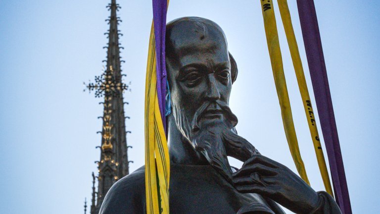 Restauration : Les apôtres, au plus haut des cieux, retrouvent Notre-Dame