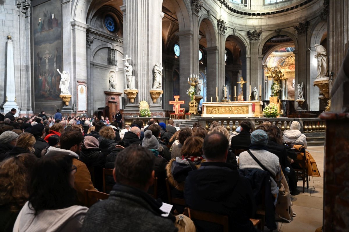Prière du milieu du jour à Saint-Sulpice. © Marie-Christine Bertin / Diocèse de Paris.
