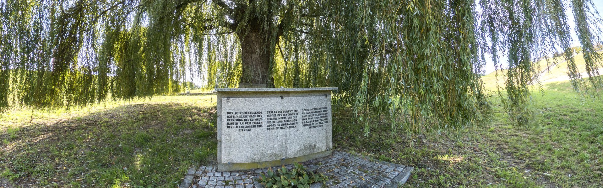 Mémorial sur l'ancien terrain de football des S.S. du camp de (…). (c) Tim Rademacher, Wikimedia Commons, CC-BY-SA-4.0.