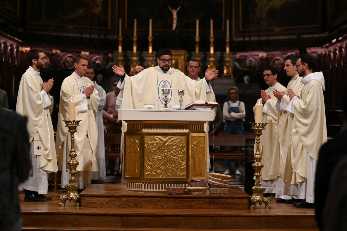 Messe des nouveaux prêtres à Notre-Dame des Victoires 2024. © Marie-Christine Bertin / Diocèse de Paris.