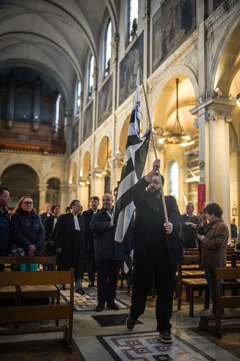 Procession de la Saint-Yves avec la mission bretonne et les juristes 2026. © Hanae Nejjari / Diocèse de Paris.
