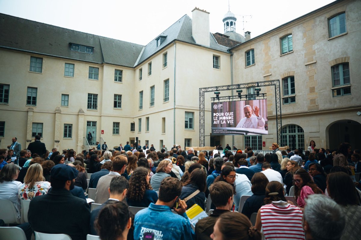 Rencontre du pape Léon XIV avec les membres de l'Assemblée synodale (…). © Dylan Guidez / Diocèse de Paris.