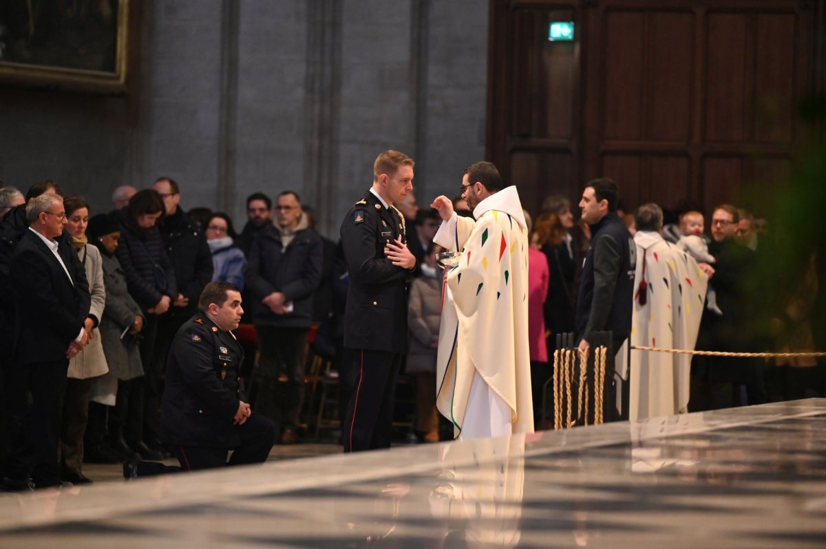 Messe en présence des Pompiers et des Compagnons. © Marie-Christine Bertin / Diocèse de Paris.