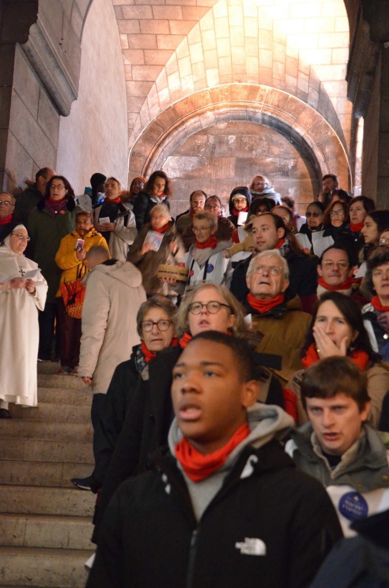 Montée des marches du Sacré-Cœur à l'occasion de la Journée Mondiale (…). © Michel Pourny / Diocèse de Paris.