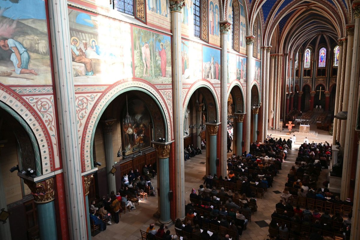 Prière du milieu du jour à Saint-Germain des Prés. © Marie-Christine Bertin / Diocèse de Paris.