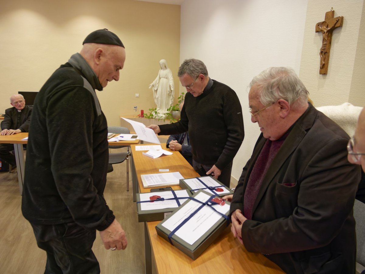 Clôture de l'enquête diocésaine pour la cause en canonisation de Mgr (…). © Yannick Boschat / Diocèse de Paris.