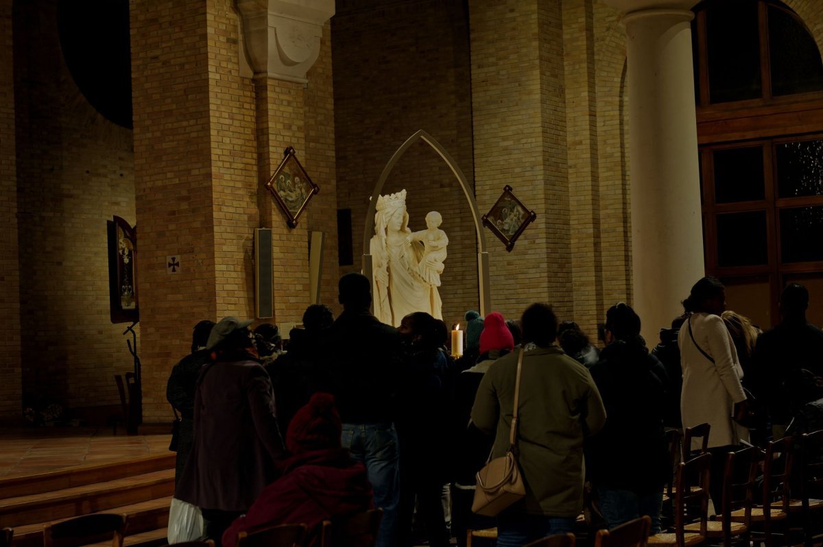 Étape 4 à Notre-Dame du Rosaire. © Trung Hieu Do / Diocèse de Paris.