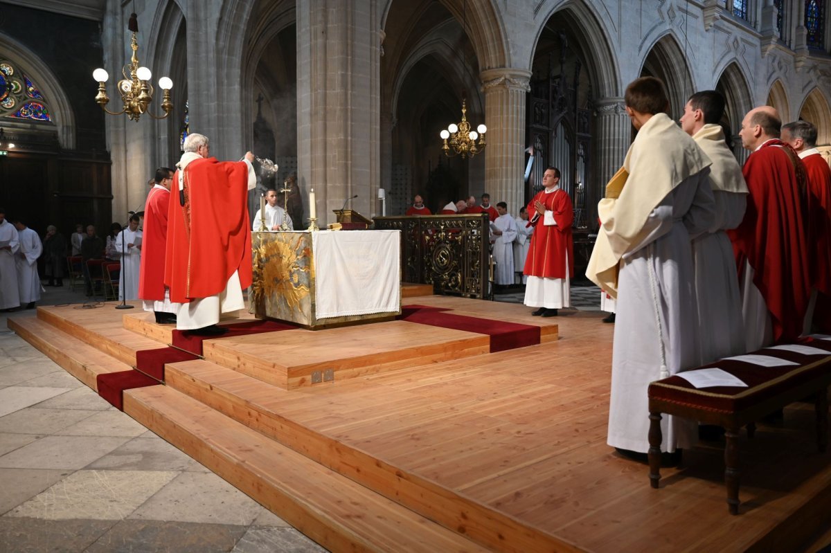 Messe de rentrée du Séminaire avec rite d'admission des candidats au (…). © Marie-Christine Bertin / Diocèse de Paris.