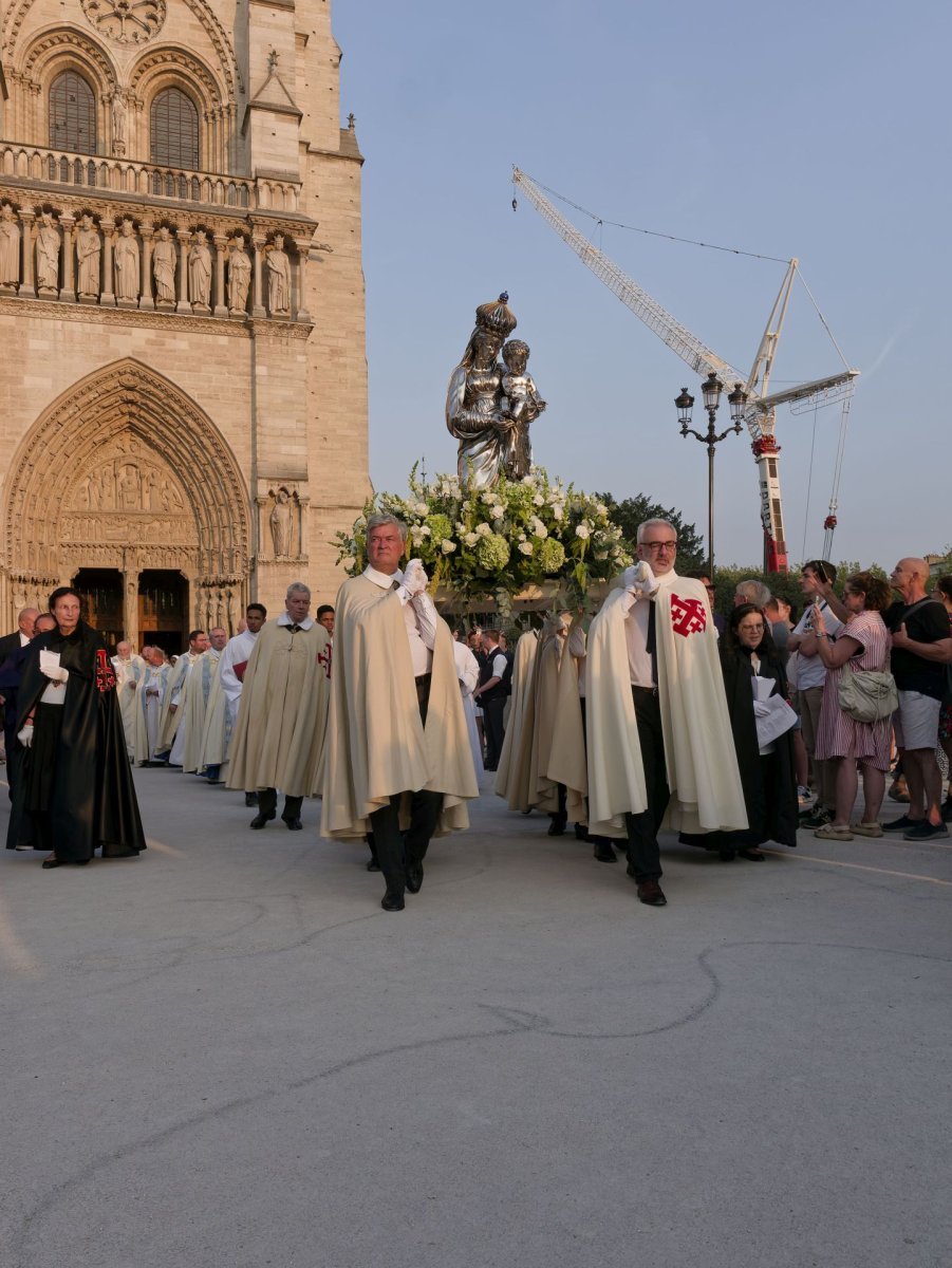 Veille de la fête de l'Assomption à Notre-Dame de Paris 2025. © Yannick Boschat / Diocèse de Paris.