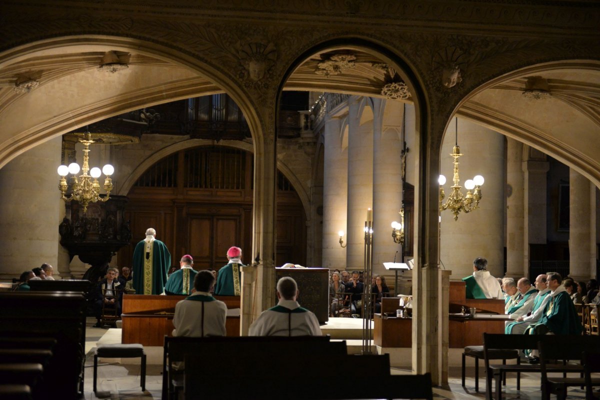 Envoi des baptisés en mission diocésaine. © Marie-Christine Bertin / Diocèse de Paris.