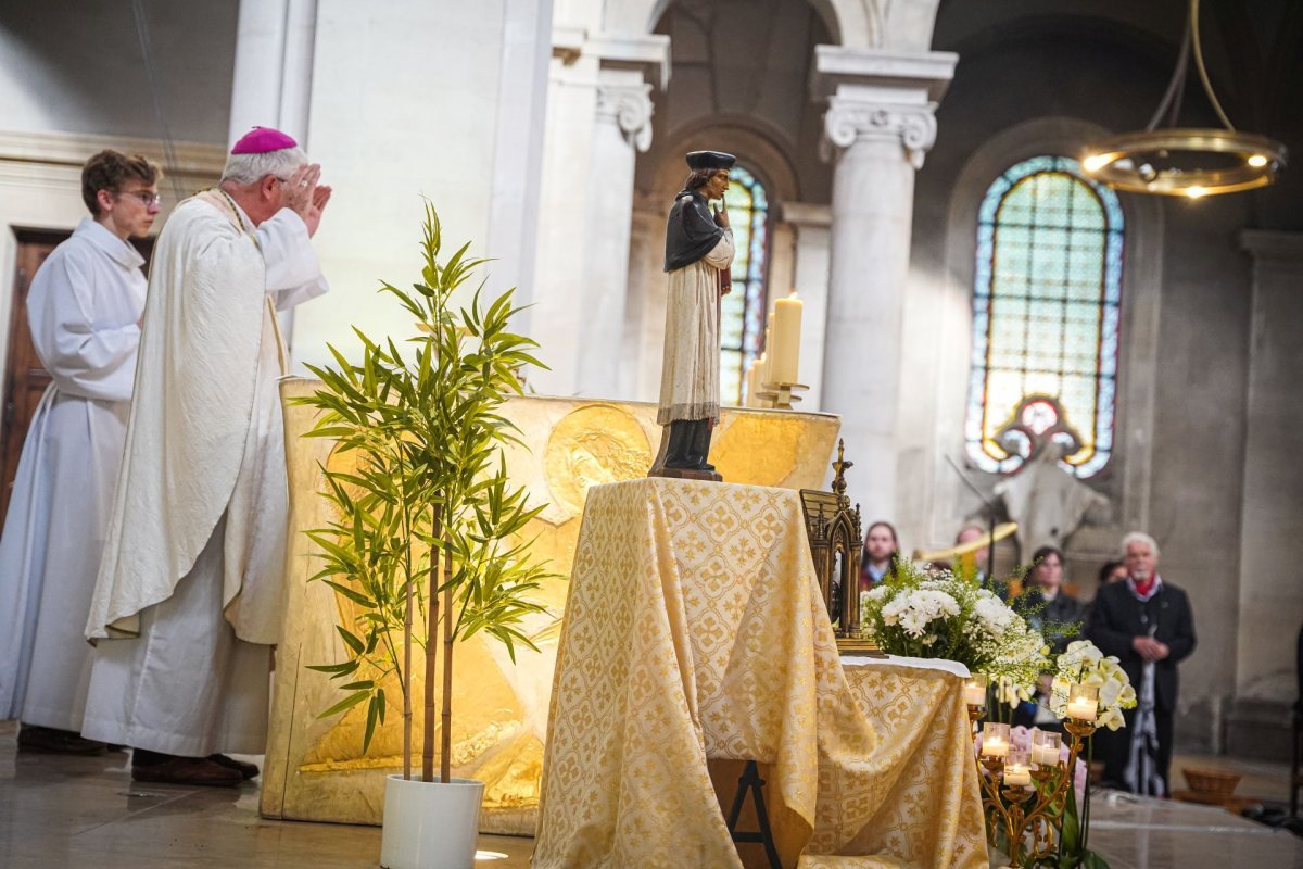 Procession de la Saint-Yves avec la mission bretonne et les juristes 2026. © Hanae Nejjari / Diocèse de Paris.