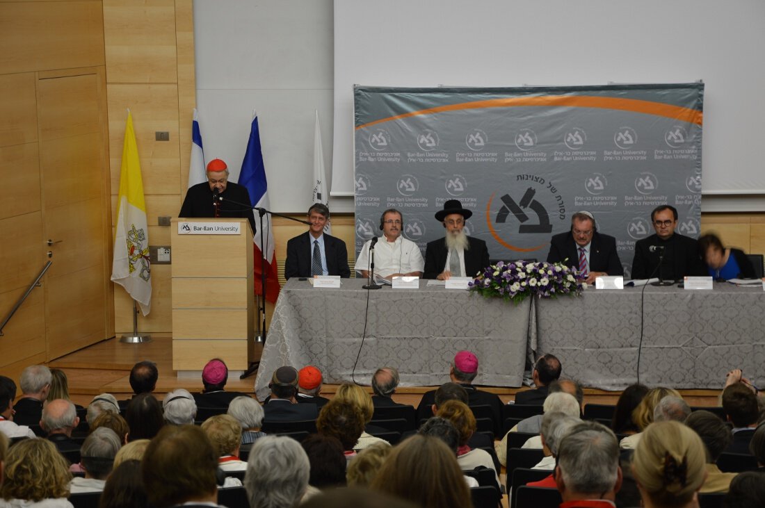 Conférence du Cardinal Vingt-Trois avec, notamment, le Rabbin Yaakov Ariel, (…). © Pierre-Louis Lensel.