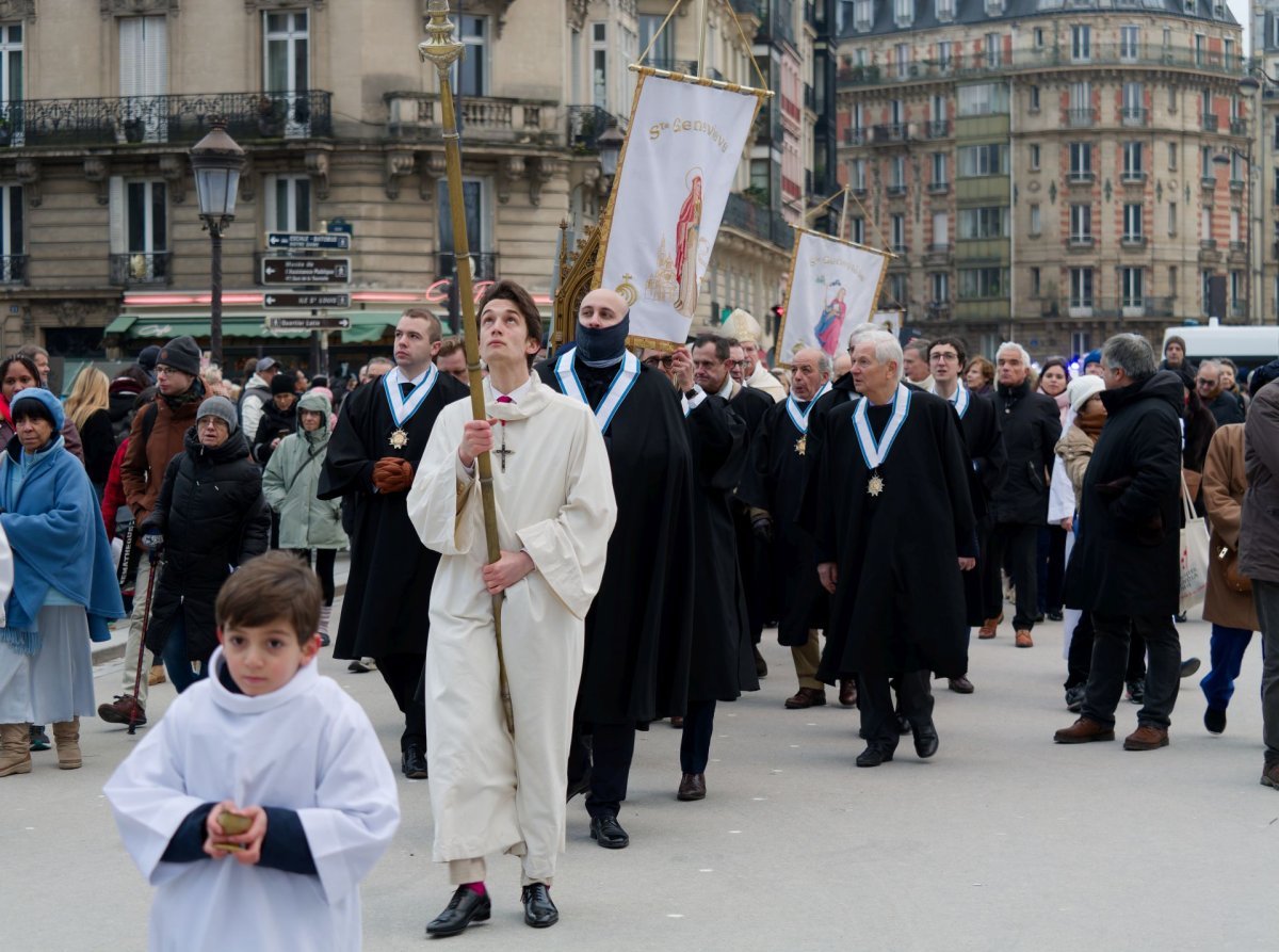 Neuvaine de sainte Geneviève 2025 : messe et procession. © Yannick Boschat / Diocèse de Paris.