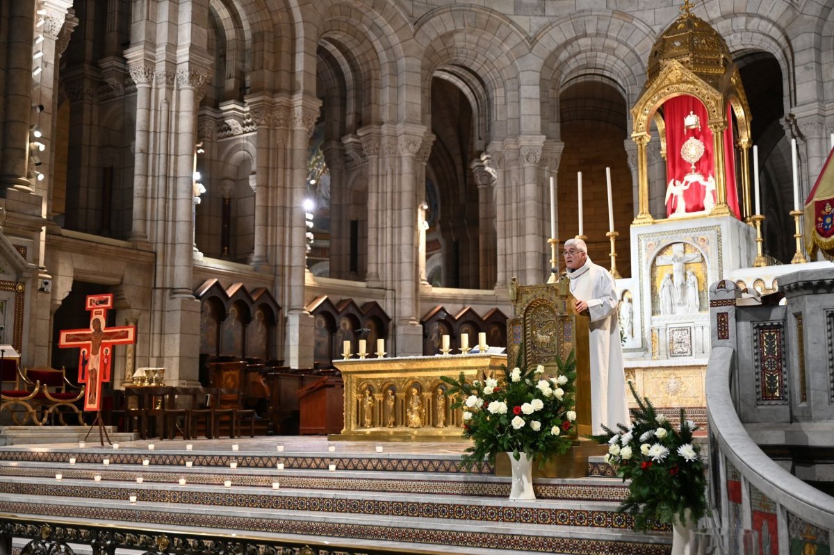 Prière du milieu du jour au Sacré-Cœur de Montmartre. © Marie-Christine Bertin / Diocèse de Paris.