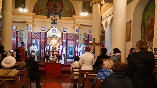 Prière à la cathédrale Saint-Volodymyr-le-Grand