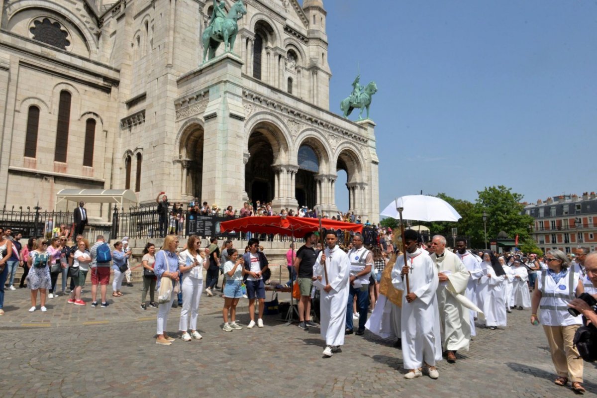 Procession de la Fête-Dieu. © Marie-Christine Bertin / Diocèse de Paris.