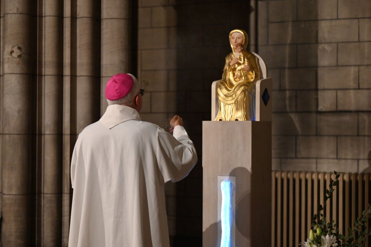 Veillée de l'espérance à la basilique Notre-Dame du Perpétuel Secours. © Marie-Christine Bertin / Diocèse de Paris.