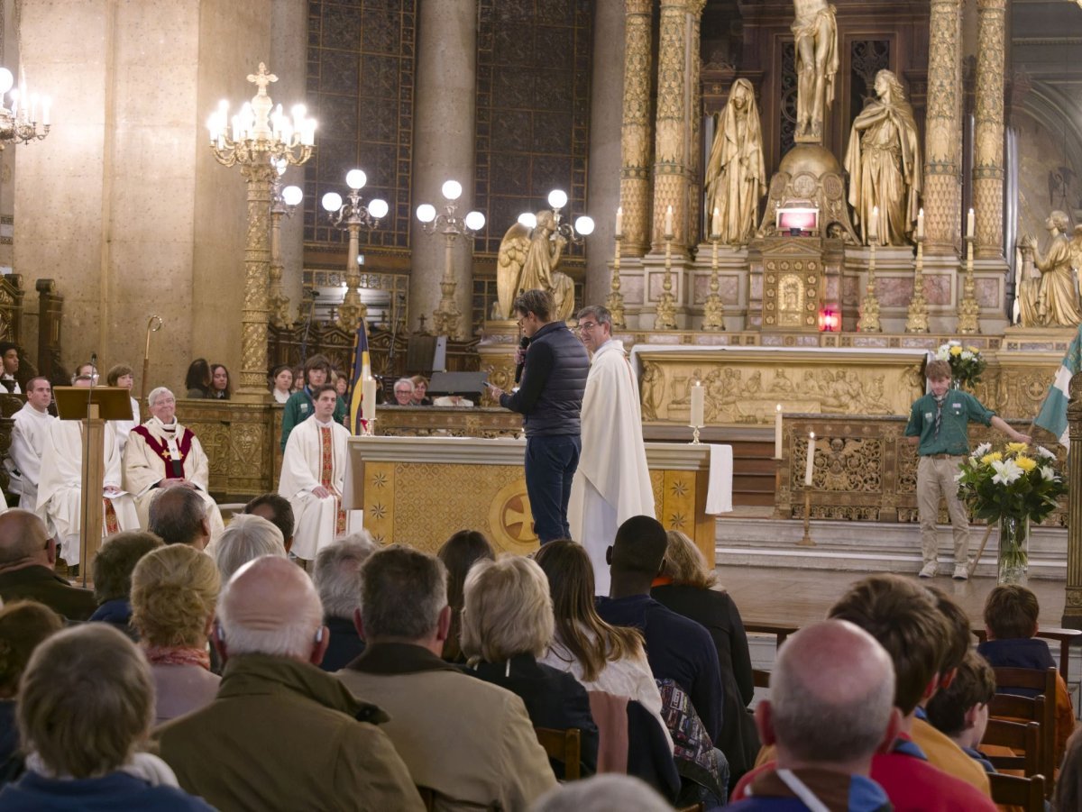 Messe pour le bicentenaire de la pose de la première pierre de l'église (…). © Yannick Boschat / Diocèse de Paris.