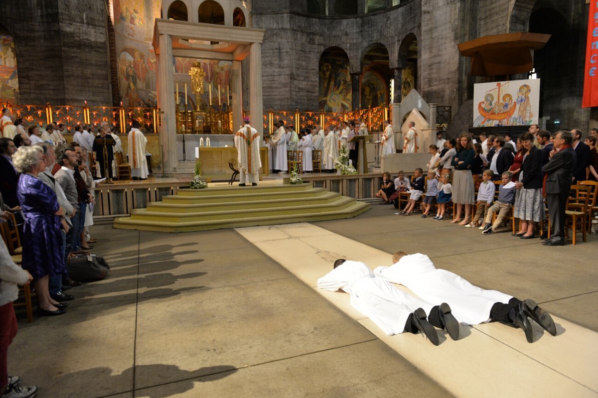 Ordinations diaconales en vue du sacerdoce 2019. Par Mgr Thibault Verny, évêque auxiliaire de Paris, le 8 septembre 2019 au Saint-Esprit. © Marie-Christine Bertin / Diocèse de Paris.