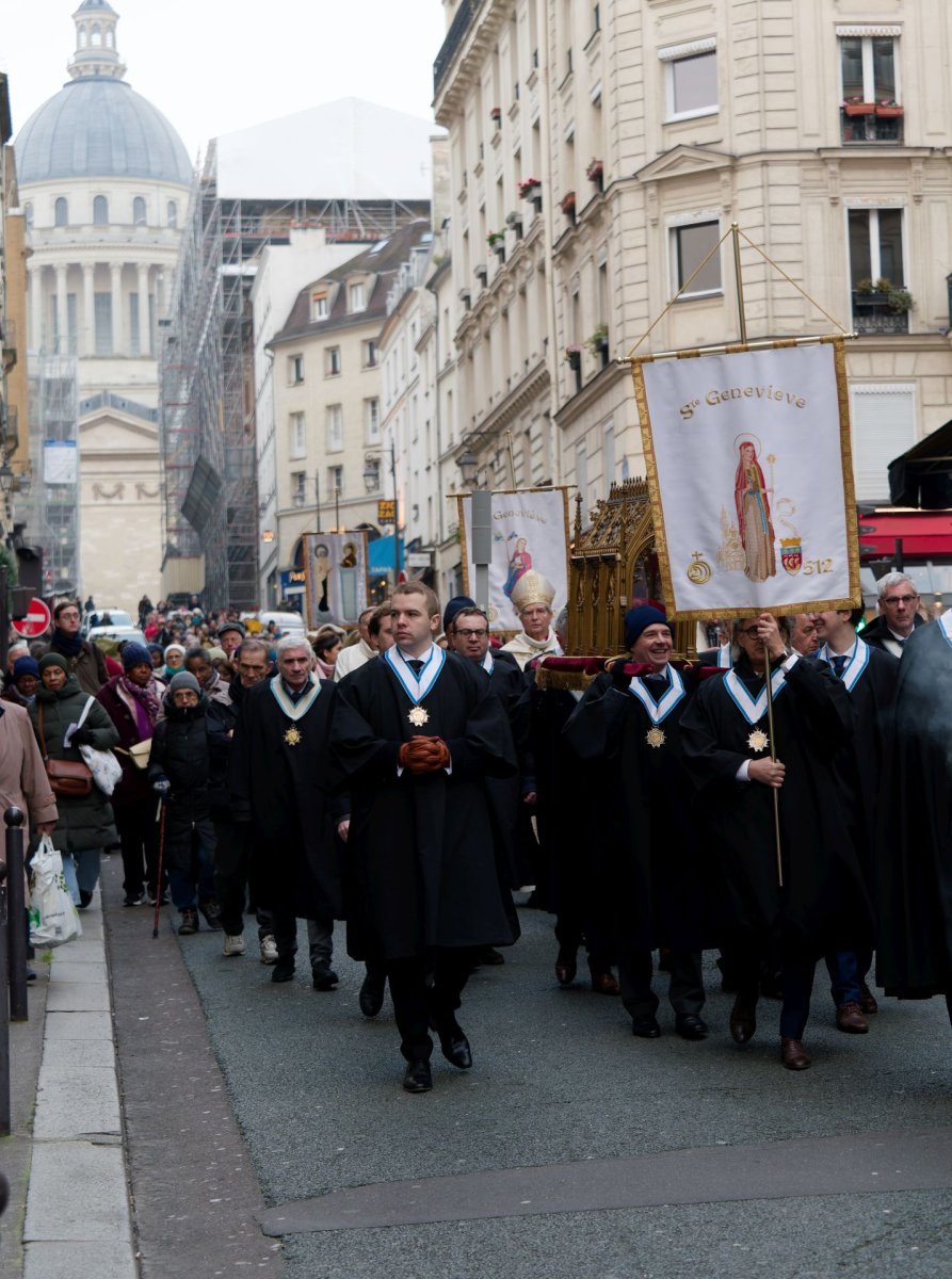 Neuvaine de sainte Geneviève 2025 : messe et procession. © Yannick Boschat / Diocèse de Paris.