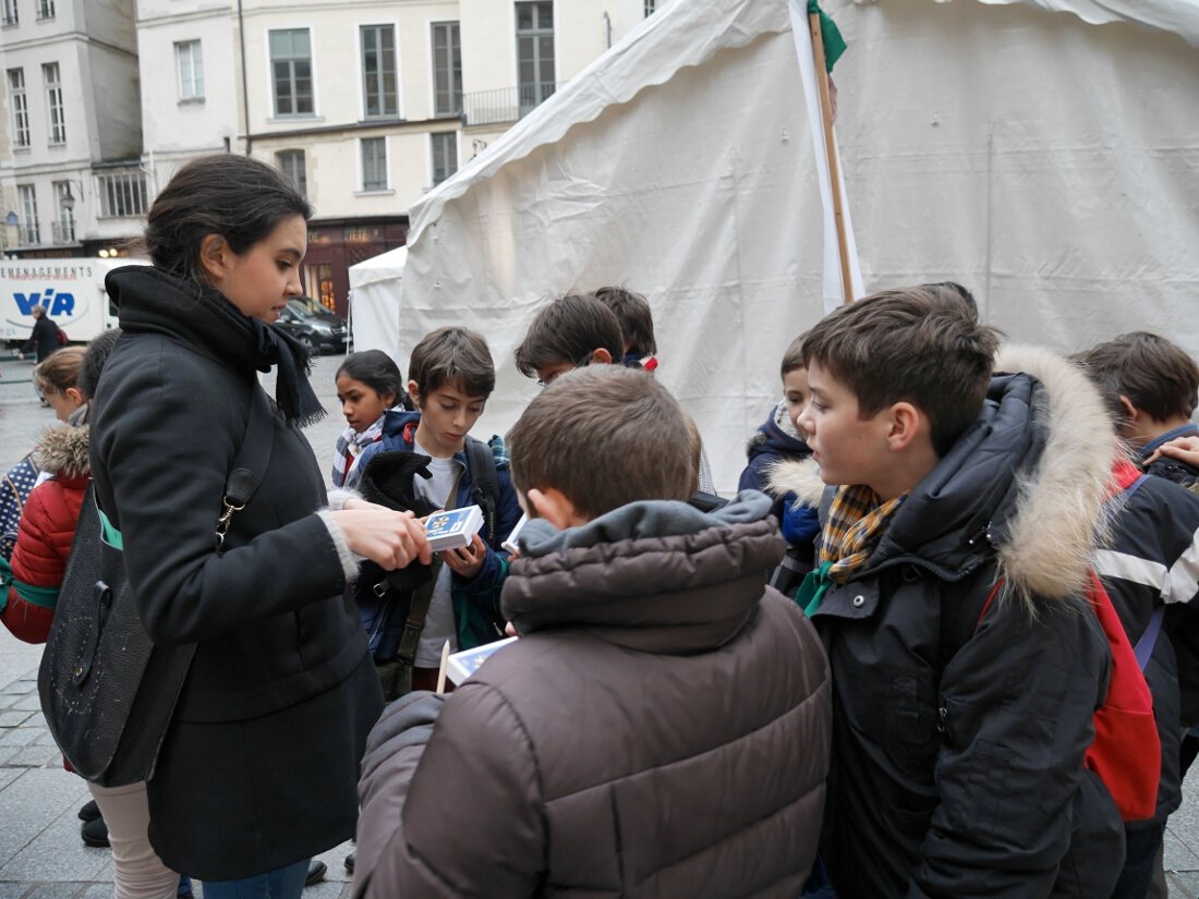 Accueil des groupes à Notre-Dame des Victoires. © Yannick Boschat / Diocèse de Paris.