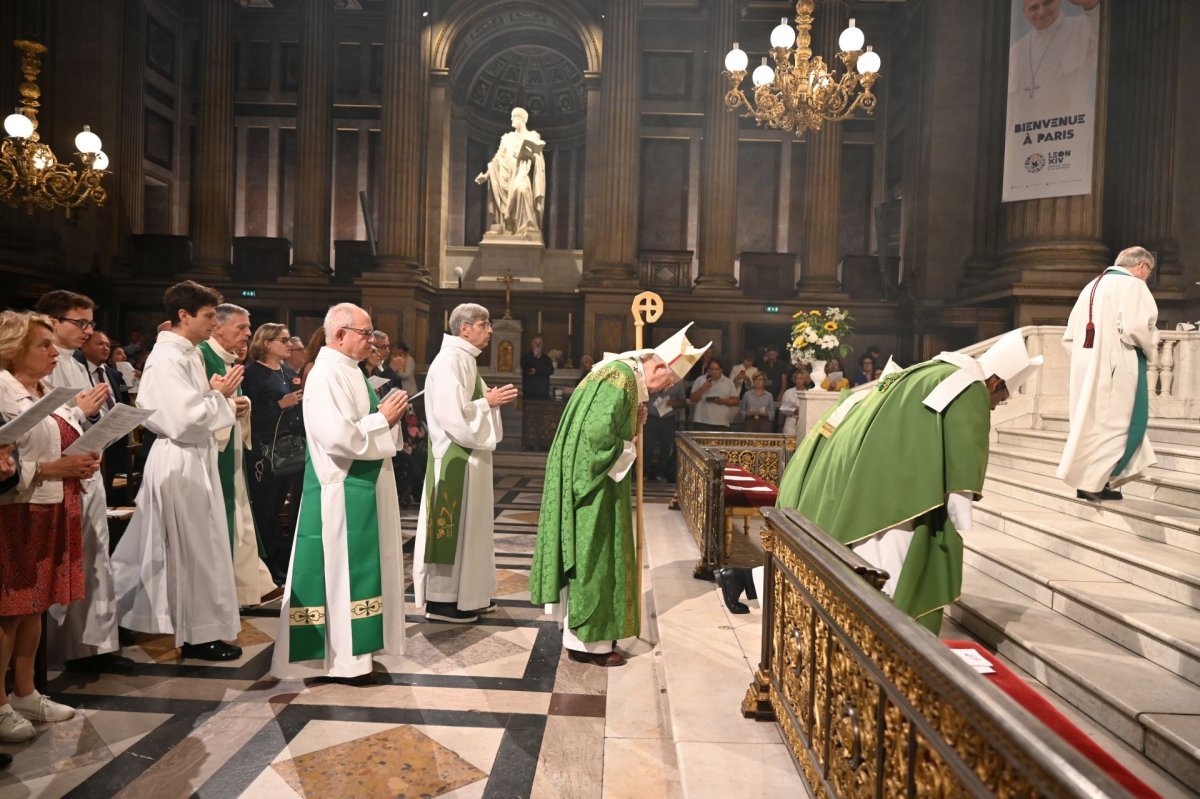 Messe de bénédiction des volontaires pour la visite du Pape Léon XIV à Paris. © Marie-Christine Bertin / Diocèse de Paris.
