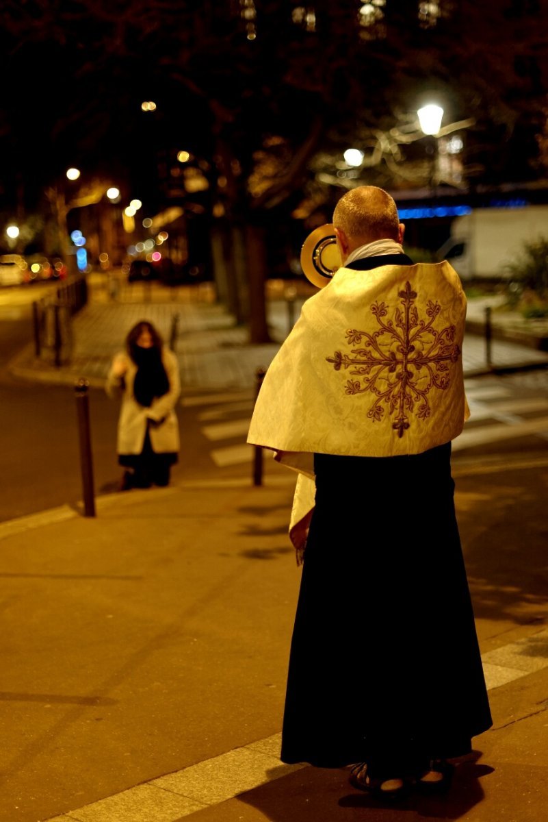 Bénédiction du quartier de Notre-Dame de la Salette. © Trung Hieu Do / Diocèse de Paris.