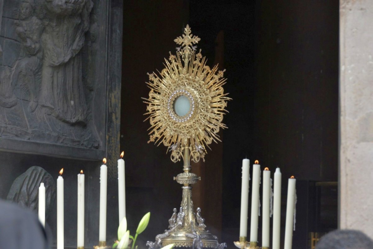 Procession de la Fête-Dieu. © Marie-Christine Bertin / Diocèse de Paris.