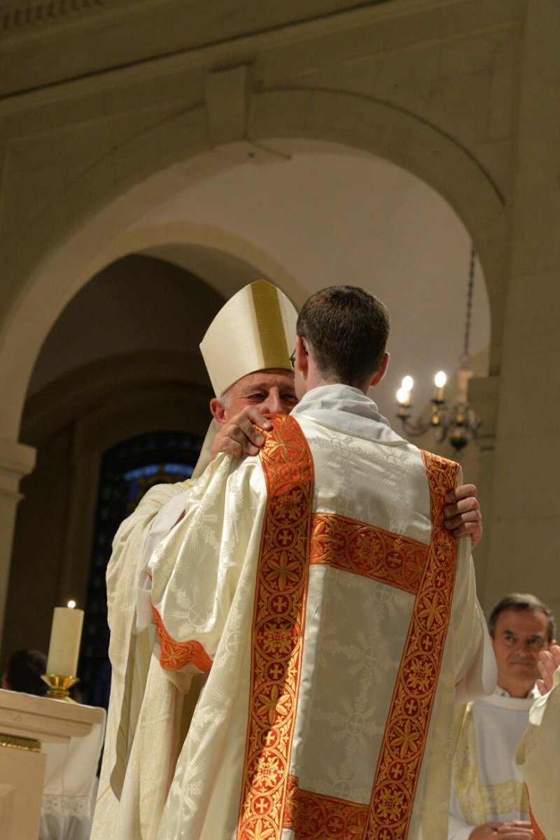 Ordinations diaconales en vue du sacerdoce 2019. Par Mgr Philippe Marsset, évêque auxiliaire de Paris, le 22 septembre 2019 à Saint-Jean-Baptiste de Grenelle. © Marie-Christine Bertin / Diocèse de Paris.